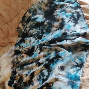 LuLaRoe 2XL Jamie shorts blue black and white tye dye